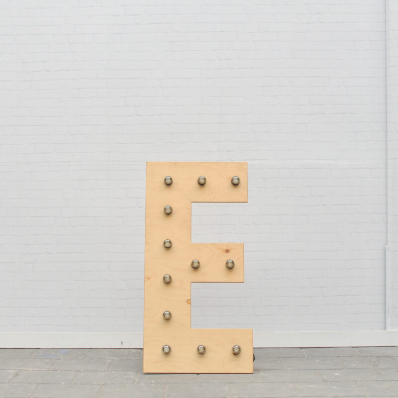 Lichtletter E - klein (ca. 60 cm)