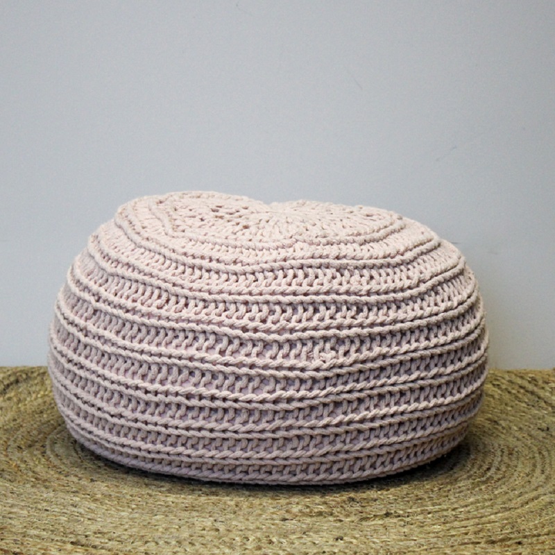 Poef gehaakt zachtroze