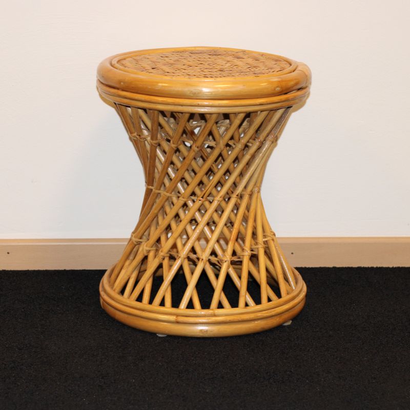 Rotan bijzettafeltje zandloper 2