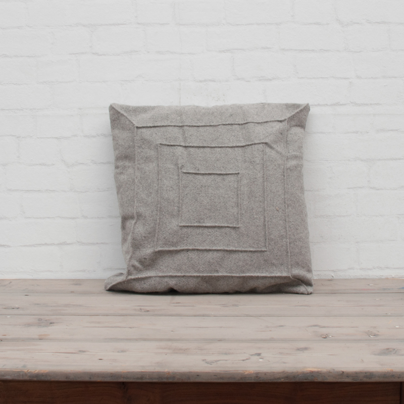 Kussen grijs vilt
