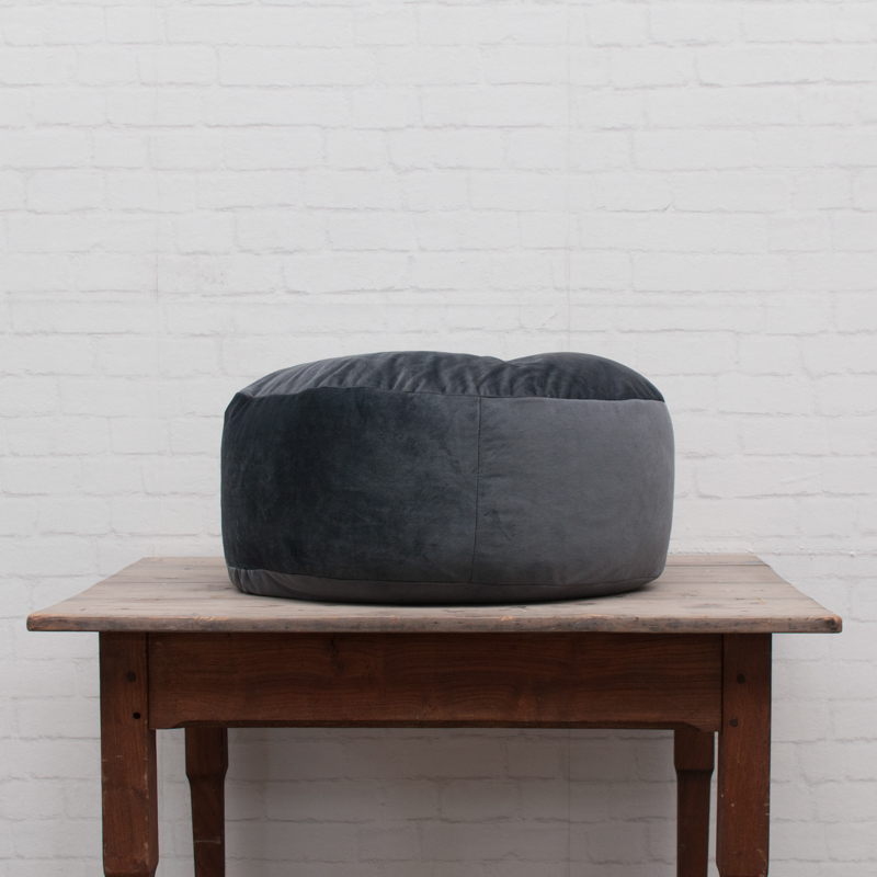 Poef velvet grijs zacht