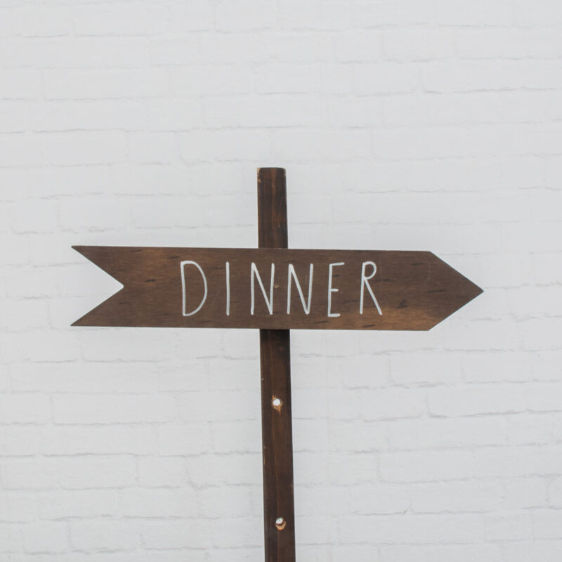 Wegwijzer dinner rechts